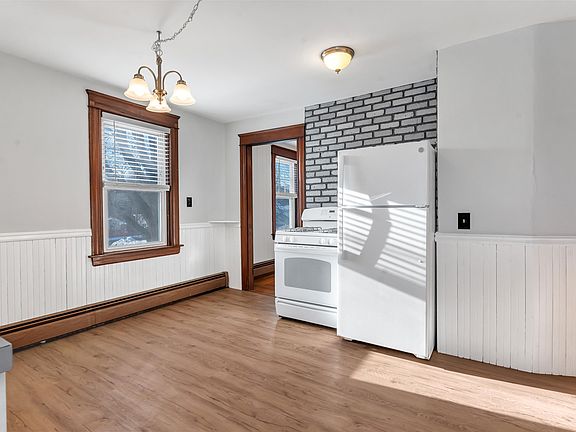 3rd image of 19 Sherwood Ave Floor 2