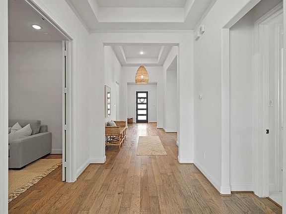 5th image of 10514 Largo Oaks Dr