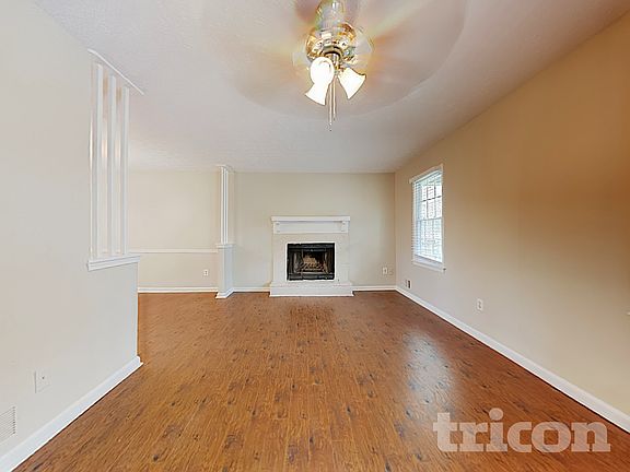 3rd image of 190 Canterbury Ln