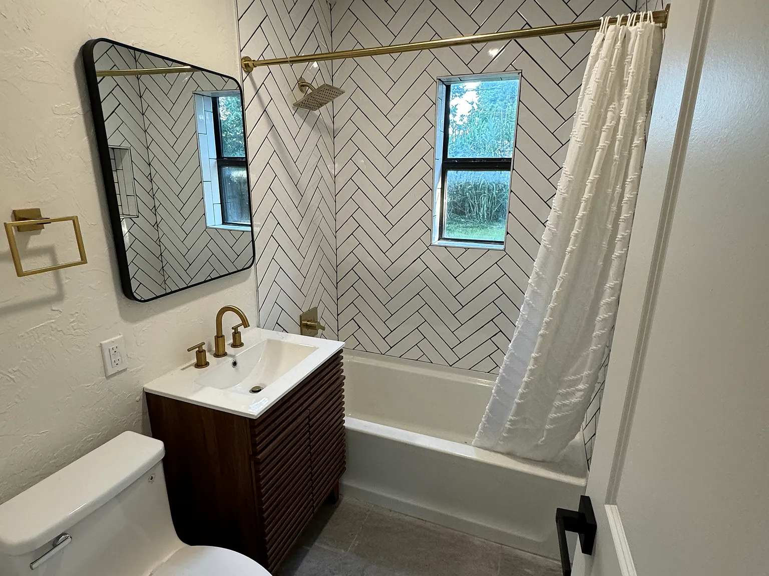 3 bed, 1008 sqft, $1,475 — Photo 2