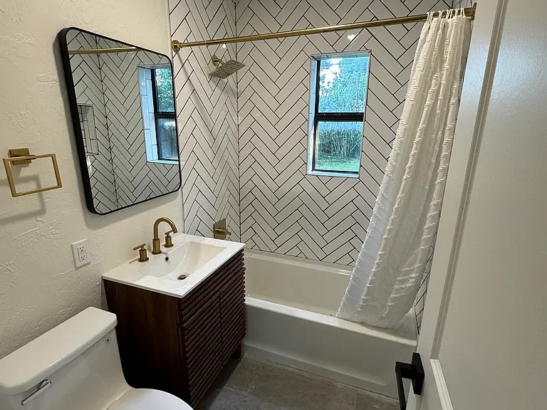2213 Carlisle Rd — Photo 2
