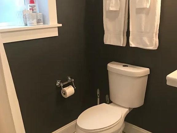 4th image of 4217 Hartford St #1