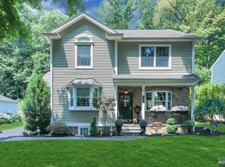 594 Cliff St, Ridgewood, NJ 07450