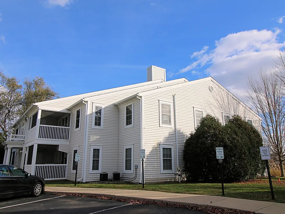 2283 S Main St