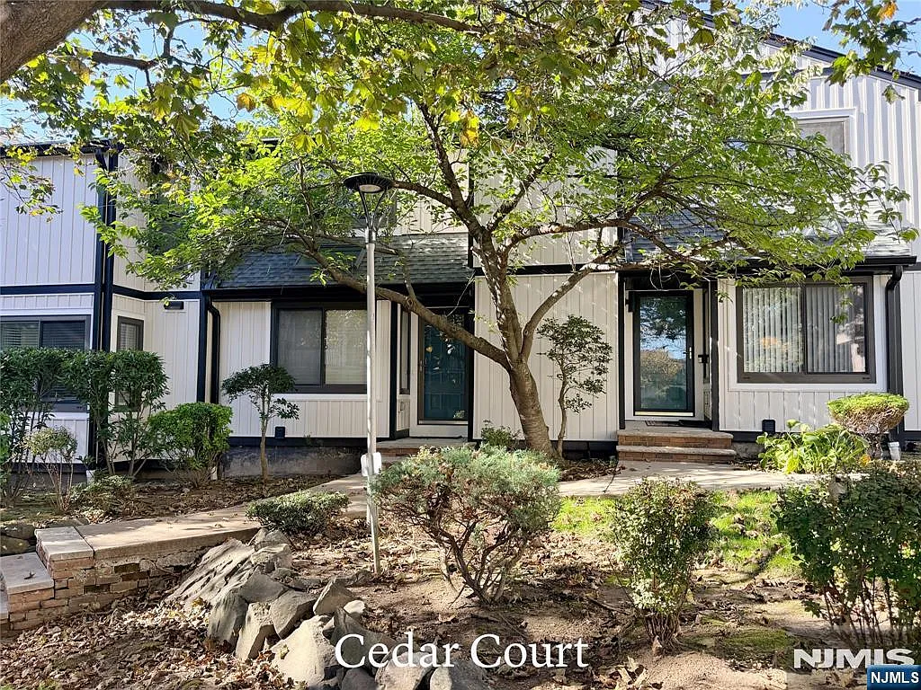 3 bed, 2.5 bath, $4,400 — Photo 1