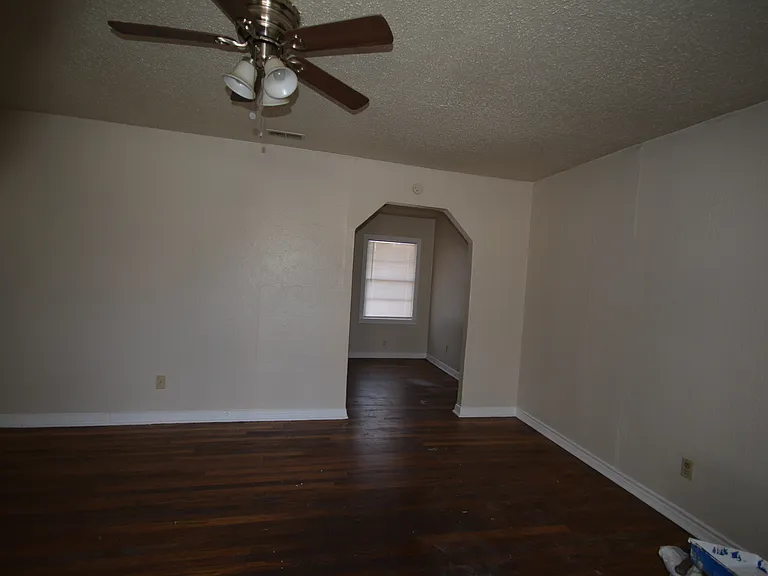 4409 McCart Ave — Photo 2