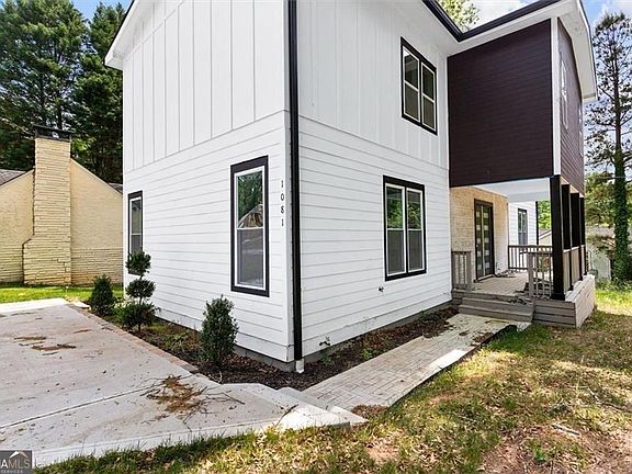4th image of 1081 Napier St