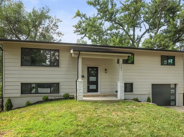 2201 W 48th St, Westwood, KS 66205