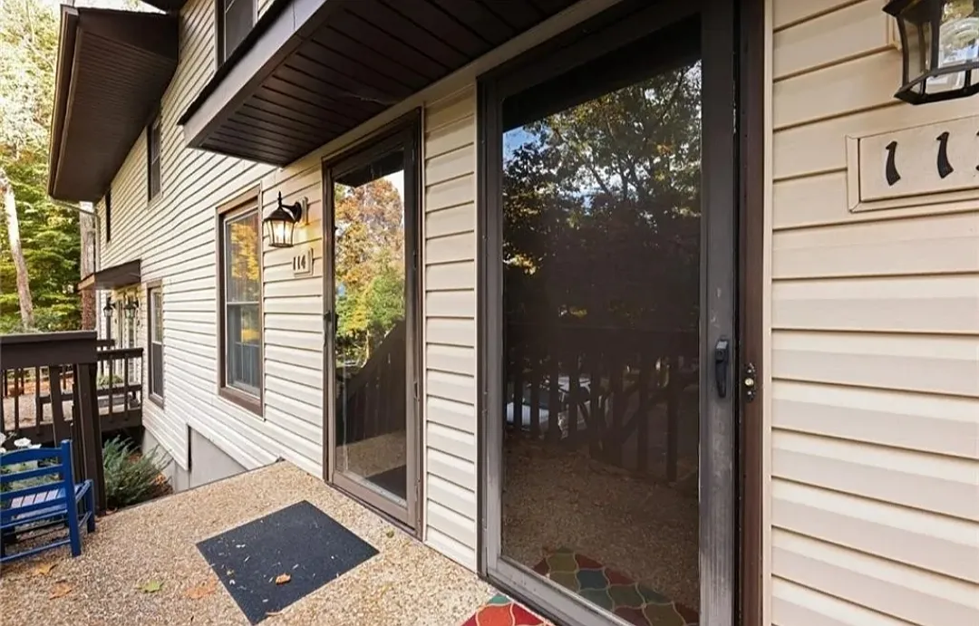 2 bed, 1.5 bath, 1024 sqft, $1,300 — Photo 2