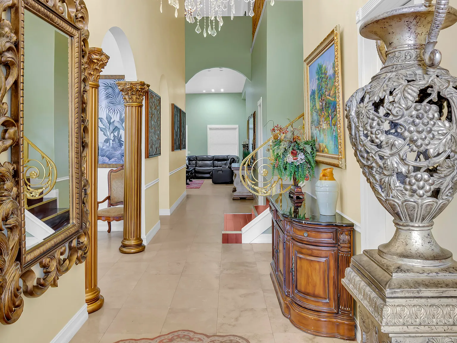 7 bed, 4.5 bath, 4612 sqft, $6,000 — Photo 2