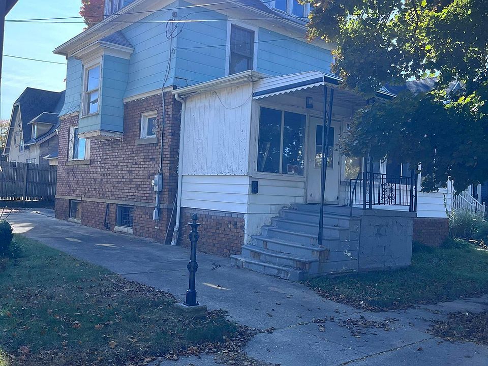 1st image of 410 E 4th St