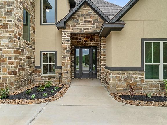 3rd image of 15580 Guinevere Ln