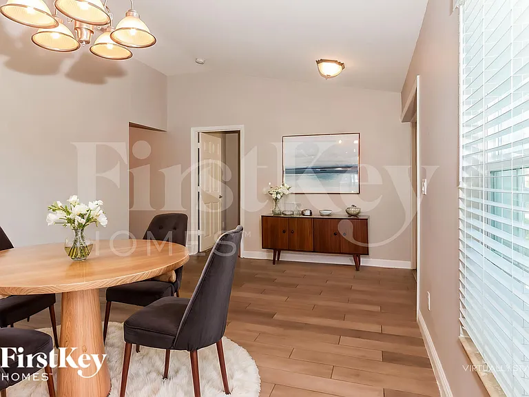 526 SW Dahled Ave — Photo 7