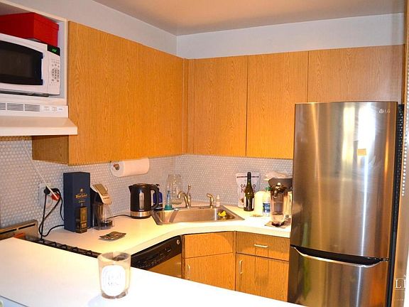 4th image of 9 Barrow St APT 6C
