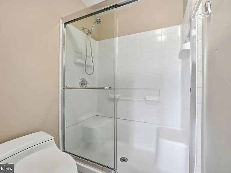 8715 Delcris Dr — Photo 23