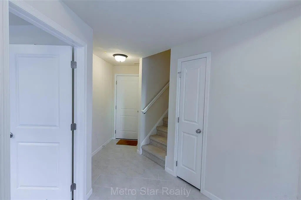 4 bed, 3.5 bath, 2686 sqft, $4,000 — Photo 3