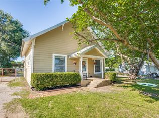 1009 W 7th St, Justin, TX 76247