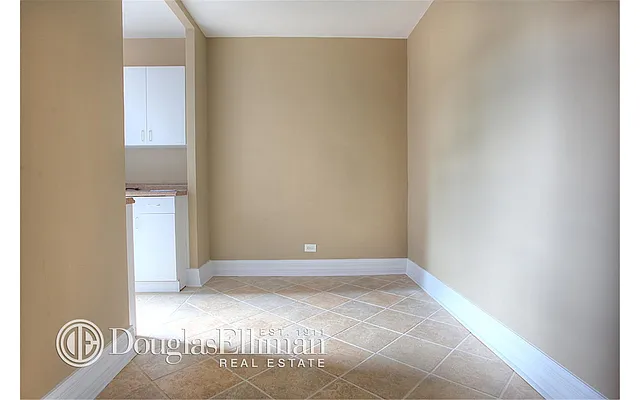 Sold by Douglas Elliman | media 24