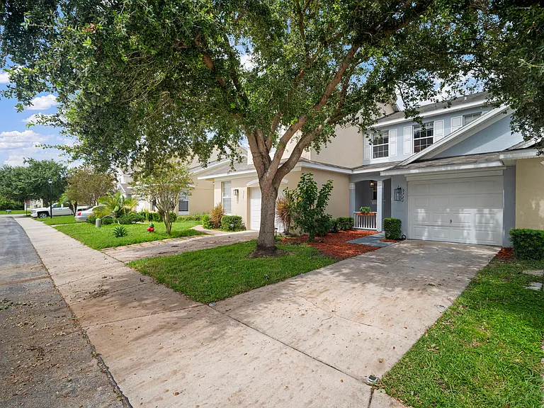 9722 Forestdale Ct — Photo 2