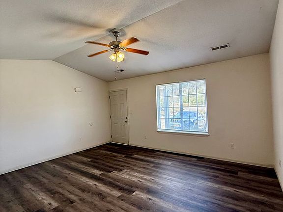 4th image of 301 W Christy Dr #A