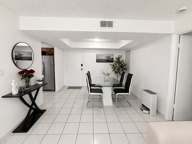 1820 W 53rd St #108 — Photo 2