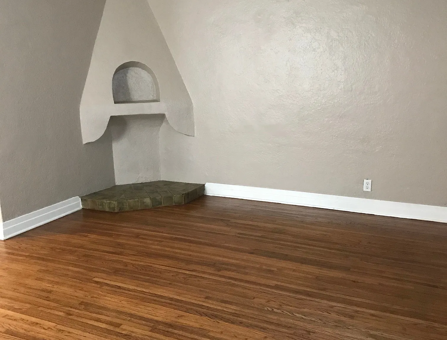 1 bed, 895 sqft, $900 — Photo 2