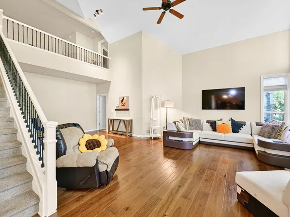 14241 West Waterford Square DRIVE, New Berlin, WI 53151