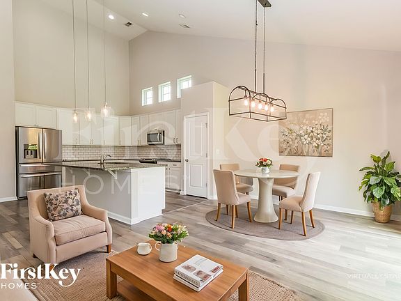 3rd image of 447 Stonefield Cir