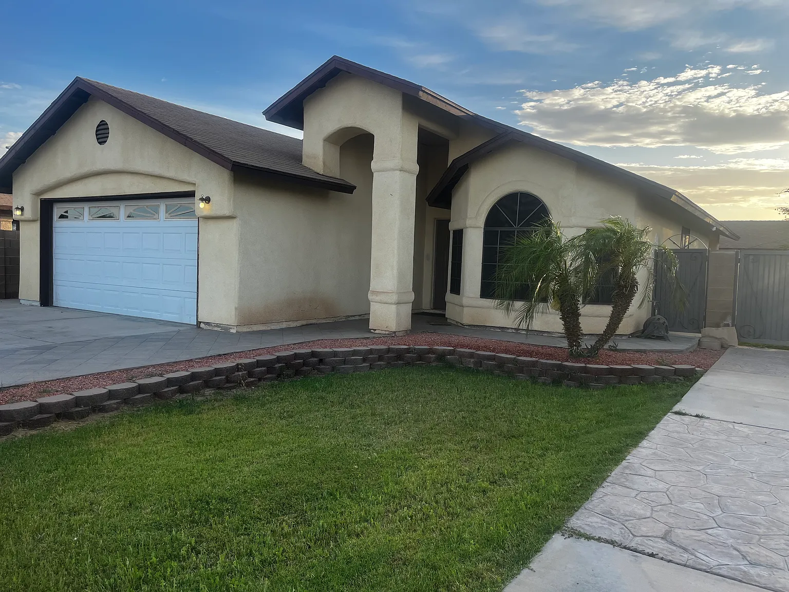 3 bed, 1300 sqft, $1,975 — Photo 2