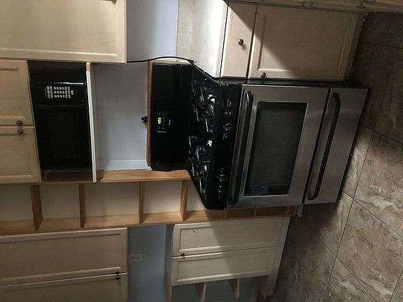 5th image of 8808 Avenue