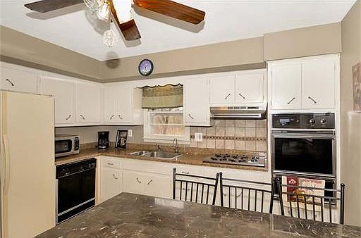 5th image of 166 Leghorn Ave