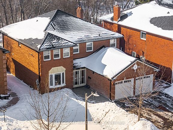 3rd image of 6 New London Ct