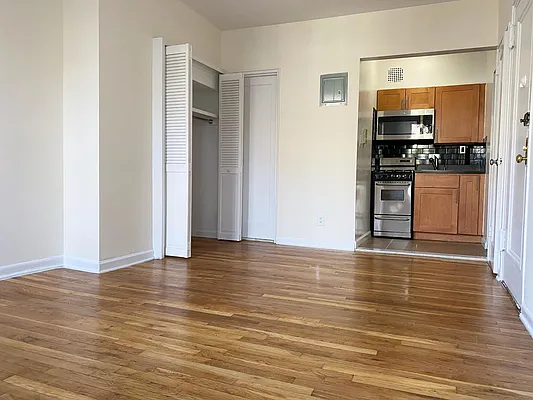 Rented by City Connections Realty | media 8