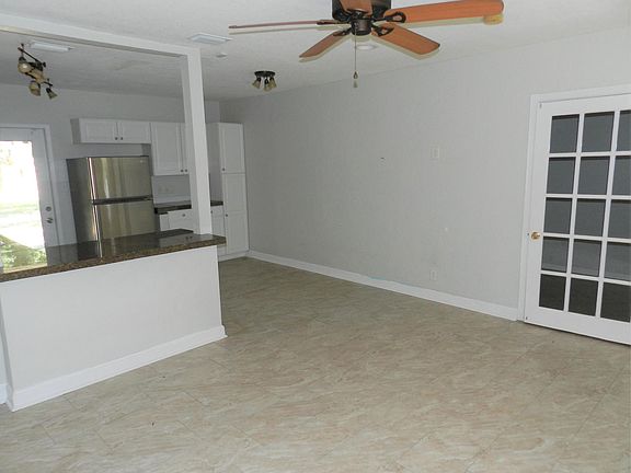 3rd image of 225 41st Ave NE