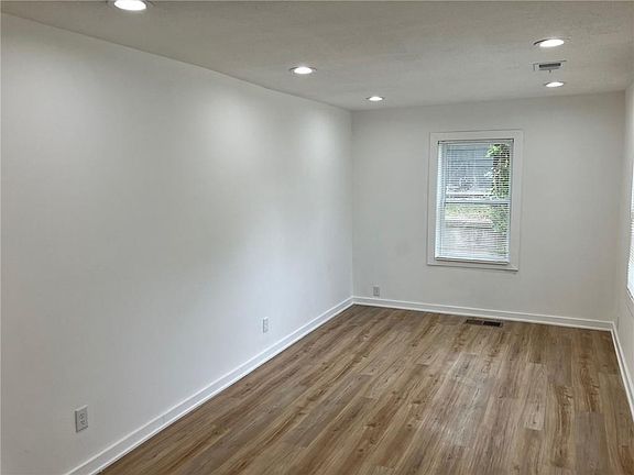 2nd image of 3111 Waverly Ave