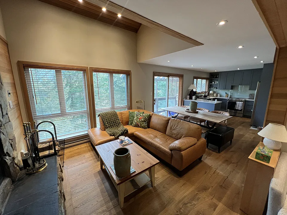 6125 Eagle Dr