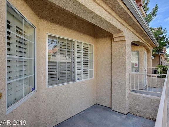4th image of 944 Dusty Creek St