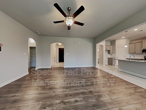 3rd image of 1583 Country Crest Dr