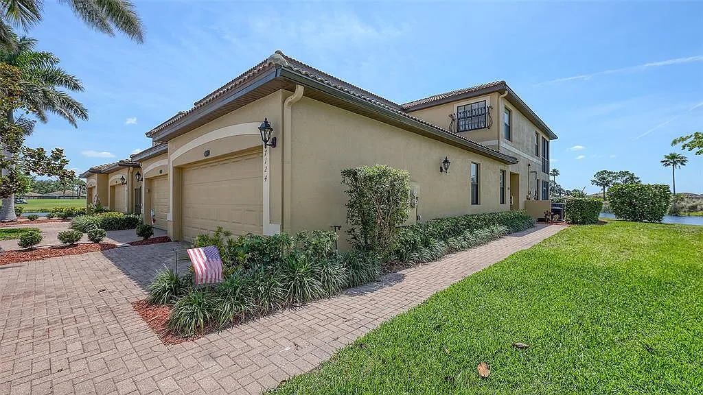3 bed, 2.0 bath, 1786 sqft, $2,500 — Photo 3