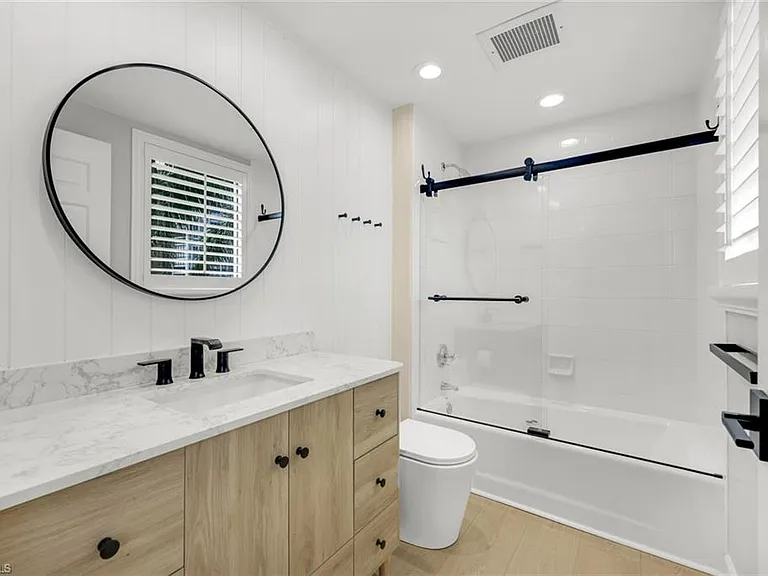 8720 Bay Colony Dr #404 — Photo 18