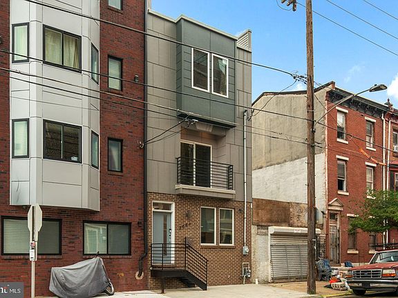 3rd image of 2086 E Cumberland St