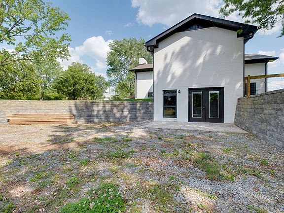 3rd image of 1071 Connie Dr