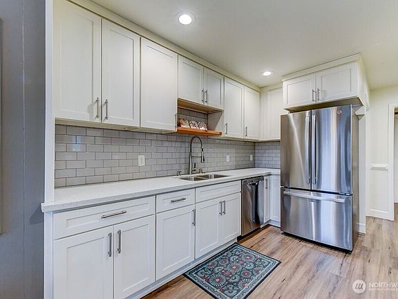 4th image of 1048 S Director Street