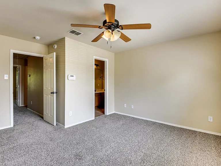 1443 Ravenwood Dr — Photo 15