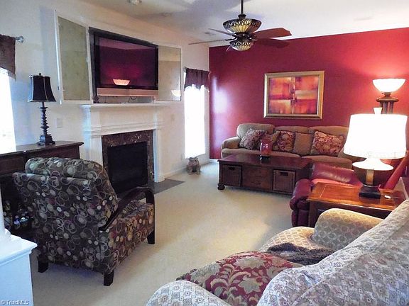 3rd image of 1906 Munn Pointe Dr