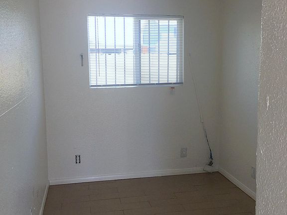 5th image of 1119 1/2 W 94th St