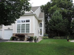23 Yosemite Cir, Bohemia, NY 11716