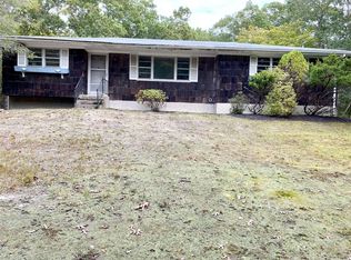 13 Columbine Ave, Hampton Bays, NY 11946