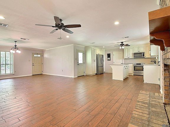 3rd image of 16415 Pernecia Ave