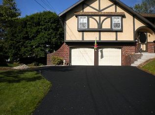 1820 Palomino Dr, Warrington, PA 18976
